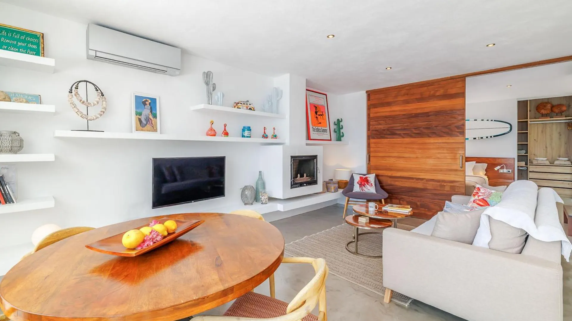Surf House Villa Sant Josep de sa Talaia 0*,